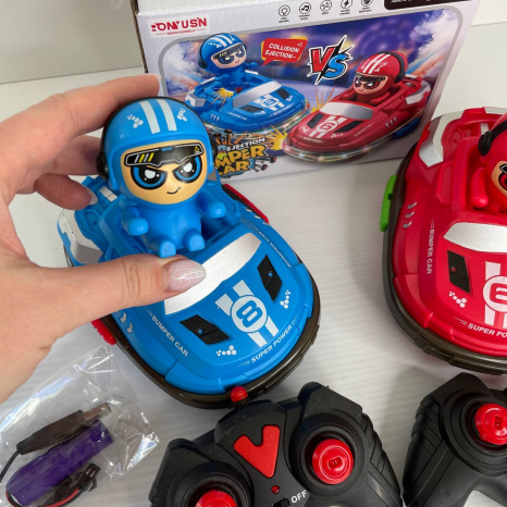 Набір машинок на р/к (2 машинки, 2 фігурки, 2 пульта) зі світловими ефектами Ejection Bumper Car 6670