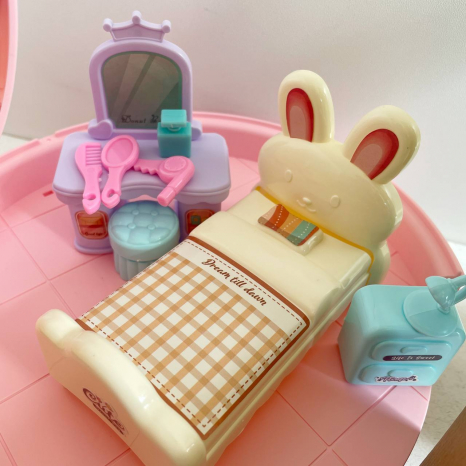 Игрушечный домик - пончик трансформер с мебелью, посудой и флоксовыми зайчиками 6695