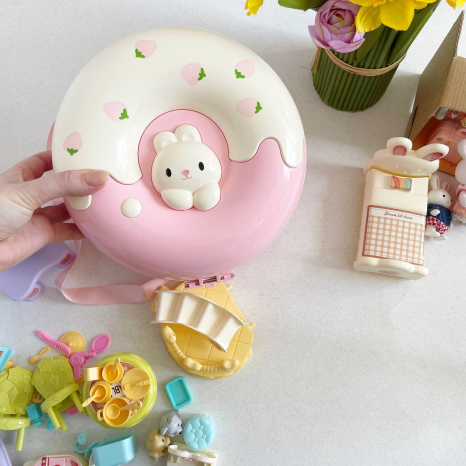 Игрушечный домик - пончик трансформер с мебелью, посудой и флоксовыми зайчиками 6695