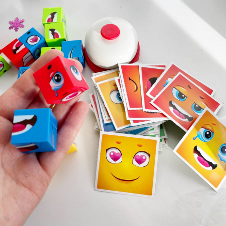 Настільна гра Емоджі куб: 48 карток, дзвінок, 16 кубиків 68831