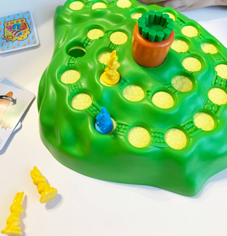 Настільна розважальна гра "Битва за моркву" (Заячі перегони)