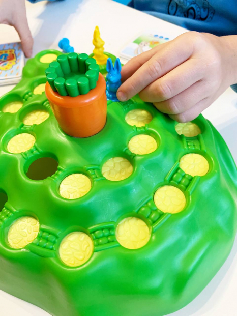 Настільна розважальна гра "Битва за моркву" (Заячі перегони)