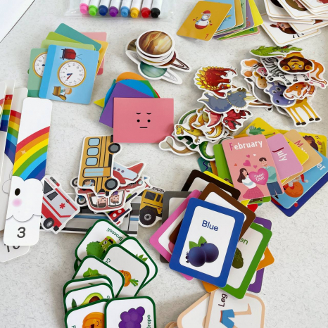 Розвиваюча логічна книжка з тематичнтми картками з назвами англійською мовою, фломастери пиши-стирай, C 72934