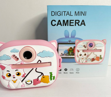 Рожевий дитячий фотоапарат миттєвого друку (принтер) із екраном