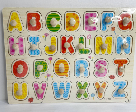 Дерев'яна рамка - вкладиш з ручками та  дублюючим малюнком Англійська абетка