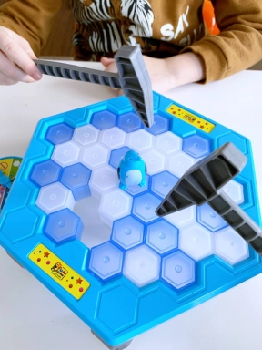 Настільна розважальна гра "Пінгвін на льоду"