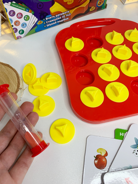 Настільна розважальна гра "Мемо. Розумні монстрики"