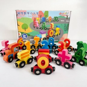 Потяг магнітний C 74128 (30) довжина 102 см, дерев’яні цифри (від 0 до 10) та арифметичні знаки, лок