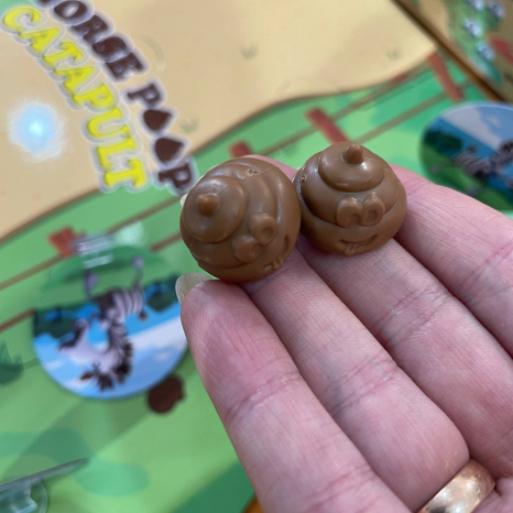 Дитяча розважальна гра на влучність з какашками, зебри проти коней 777-119