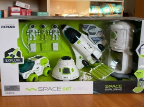 Космический набор 80106 свет, звук, 3 космонавта, аксессуары, станция, ракета, машина, в коробке