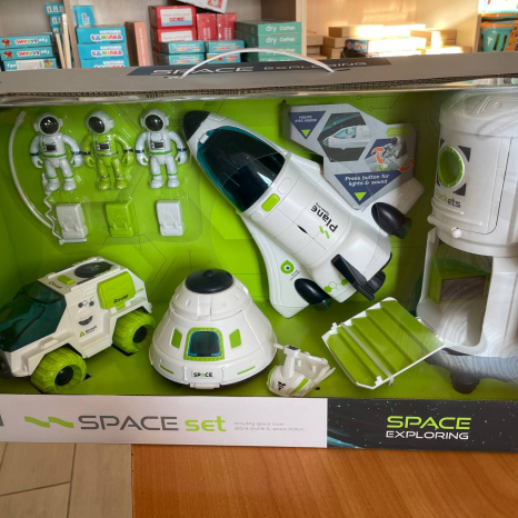 Космический набор 80106 свет, звук, 3 космонавта, аксессуары, станция, ракета, машина, в коробке