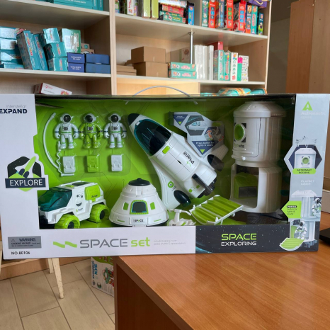 Космический набор 80106 свет, звук, 3 космонавта, аксессуары, станция, ракета, машина, в коробке