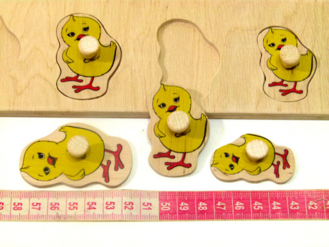 Дерев'яна іграшка Дощечка вкладки Більше Менше "Курча" 90038 Розумний лис