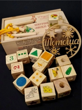 Дерев'яна шнурівка кубики "Веселі картинки" 90046 Розумний Лис