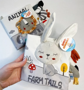 Книжка шуршалка підвіска  для малюків з пискавкою, шарудить, плюш, тканина 9397A 9397A-A 9397A-B