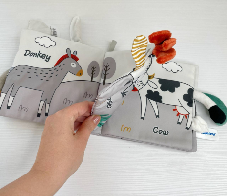Книжка шуршалка підвіска Ферма (зайчик) для малюків з пискавкою, шарудить, плюш, тканина 9397A 9397A-A 9397A-B