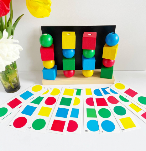 Деревянная игрушка пирамидка Умник с карточками - заданиями KomarovToys A335