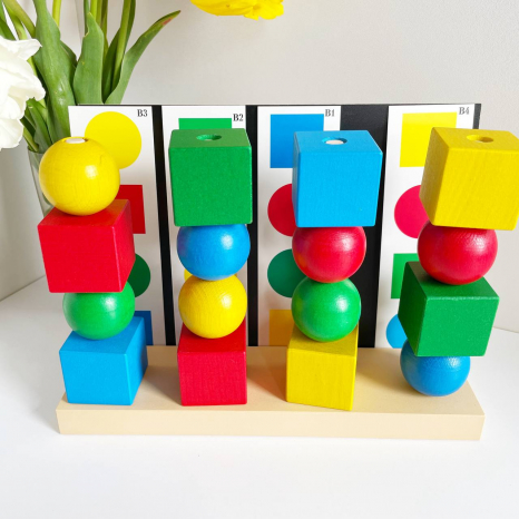 Деревянная игрушка пирамидка Умник с карточками - заданиями KomarovToys A335