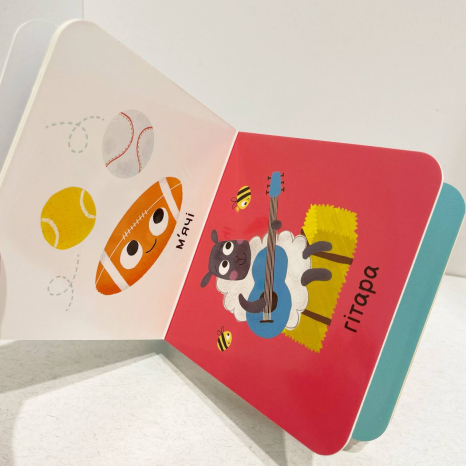 Книжка-брязкальце з прорізувачем : Мої перші слова (у)(349.98)