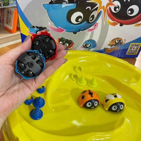 Гра з ареною Бойові жуки 4 шт BB001S