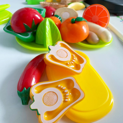 Іграшка Продукти на липучці у кошику (фрукти, овочі)