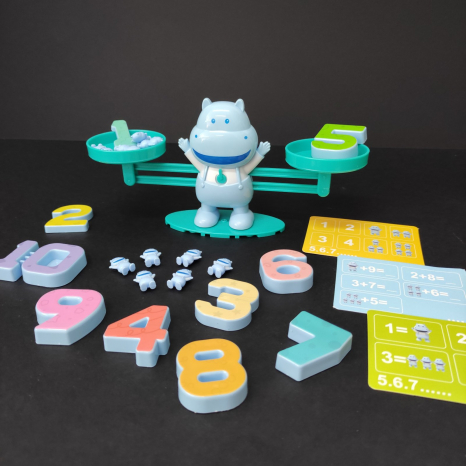 Математичні ваги  Бегемот з цифрами та фігурками