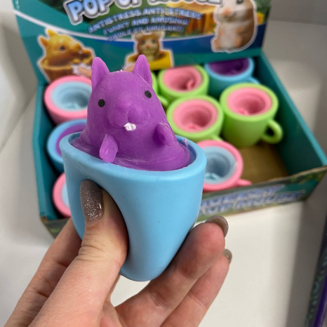 Дитяча іграшка антистрес Хом'як у кухлику C 52921