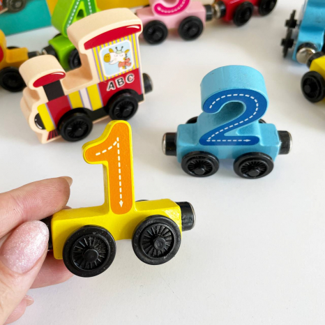 Дерев'яний магнітний потяг із цифрами С61400