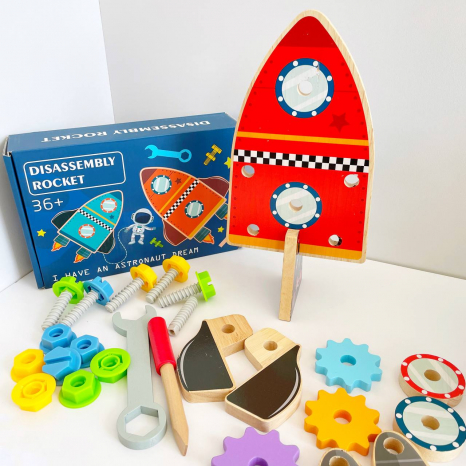 Деревянный бизиборд Космическая ракета: отвертка, гаечный ключ, шестерни, болтики, C 62353