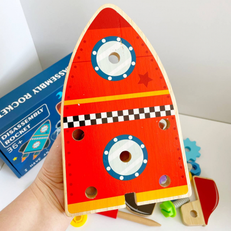 Деревянный бизиборд Космическая ракета: отвертка, гаечный ключ, шестерни, болтики, C 62353