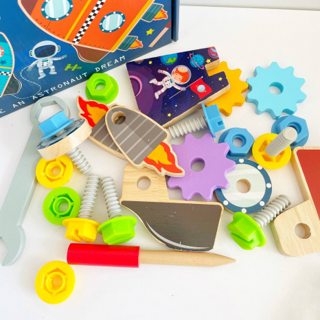 Деревянный бизиборд Космическая ракета: отвертка, гаечный ключ, шестерни, болтики, C 62353