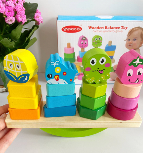 Дерев'яна пірамідка -  балансир