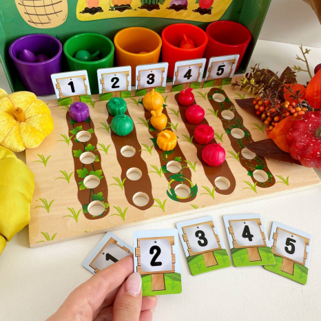 Логічна гра  “Грядка”, цифри, кольори, картки з завданнями, сортер C 65695