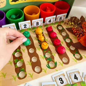 Логическая игра "Грядка", цифры, цвета, карточки с заданиями, сортер C 65695