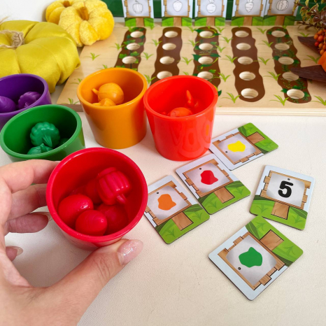 Логічна гра  “Грядка”, цифри, кольори, картки з завданнями, сортер C 65695