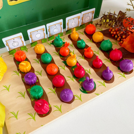 Логічна гра  “Грядка”, цифри, кольори, картки з завданнями, сортер C 65695