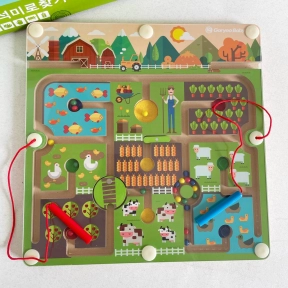 Дерев'яна магнітна гра “Ферма” зі стилусом та кульками C 65697