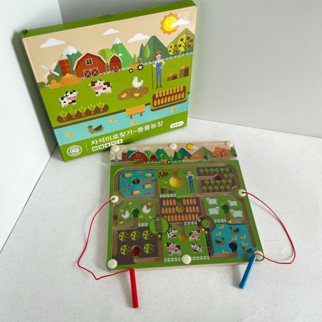 Дерев'яна магнітна гра “Ферма” зі стилусом та кульками C 65697