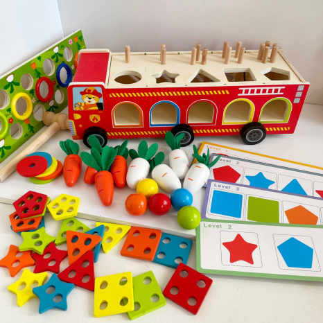 Дерев'яна багатофункціональна іграшка Пожежна машина (геометричний сортер, стукатка, грядка з морквинами), C 68271