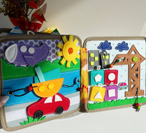 М'яка фетрова книжка-бізіборд з пальчиковими іграми, елементи на липучках, C 69029