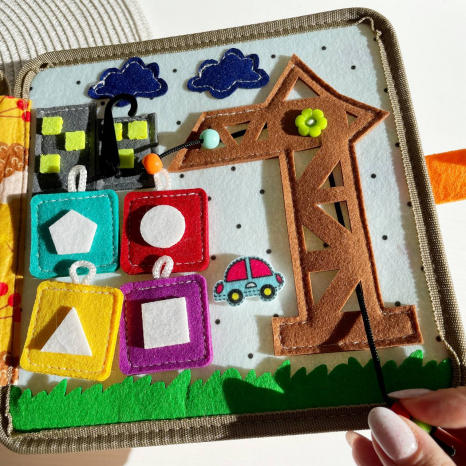 М'яка фетрова книжка-бізіборд з пальчиковими іграми, елементи на липучках, C 69029