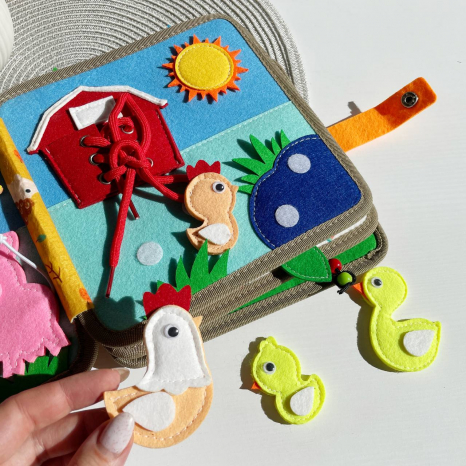 М'яка фетрова книжка-бізіборд з пальчиковими іграми, елементи на липучках, C 69029