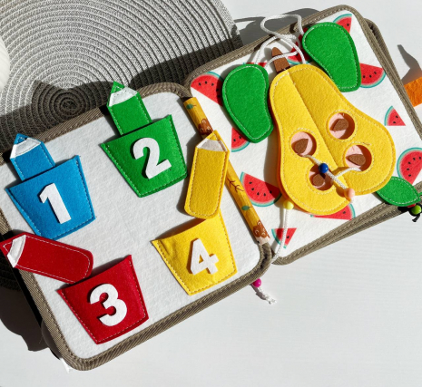 М'яка фетрова книжка-бізіборд з пальчиковими іграми, елементи на липучках, C 69029