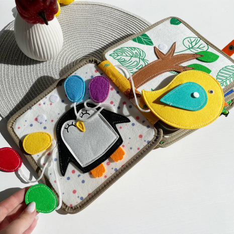 М'яка фетрова книжка-бізіборд з пальчиковими іграми, елементи на липучках, C 69029