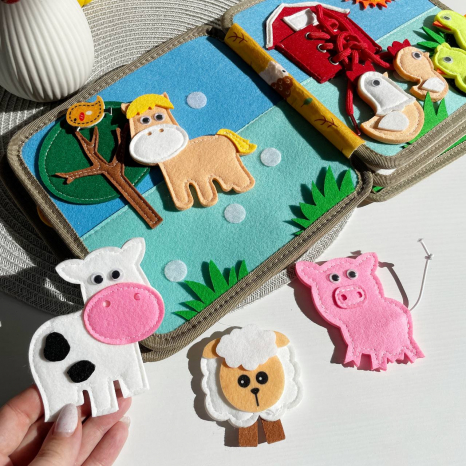 М'яка фетрова книжка-бізіборд з пальчиковими іграми, елементи на липучках, C 69029