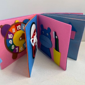 Мягкая фетровая книга-бизиборд,часы, шнуровка, движущиеся бусины, элементы на липучках, C 70904