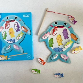 Дерев'яна рамка - вкладка з набором для сортування Магнітна риболовля Акула