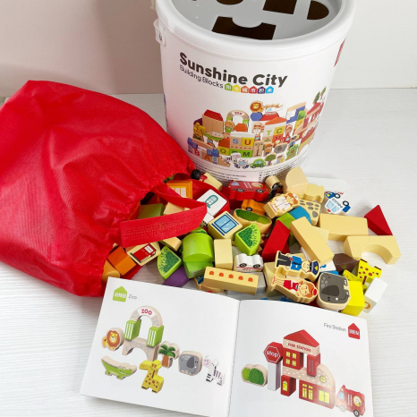 Конструктор деревянный Городок с фигурками животных, людей, транспорта в ведре C 74149