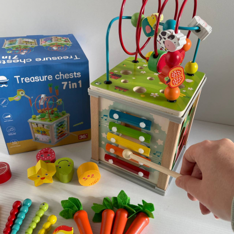 Деревяний логічний куб-сортер 7 в 1 з ксилофоном, магнітною грою, пальчиковим іграмии,  C 74169