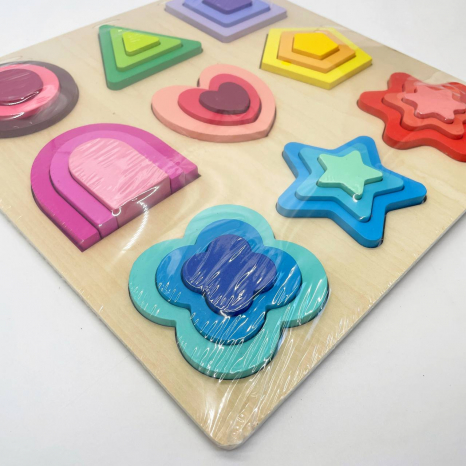 Деревянный сортер, рамка - вкладка Цветные фигуры и формы больше - меньше, C 74410